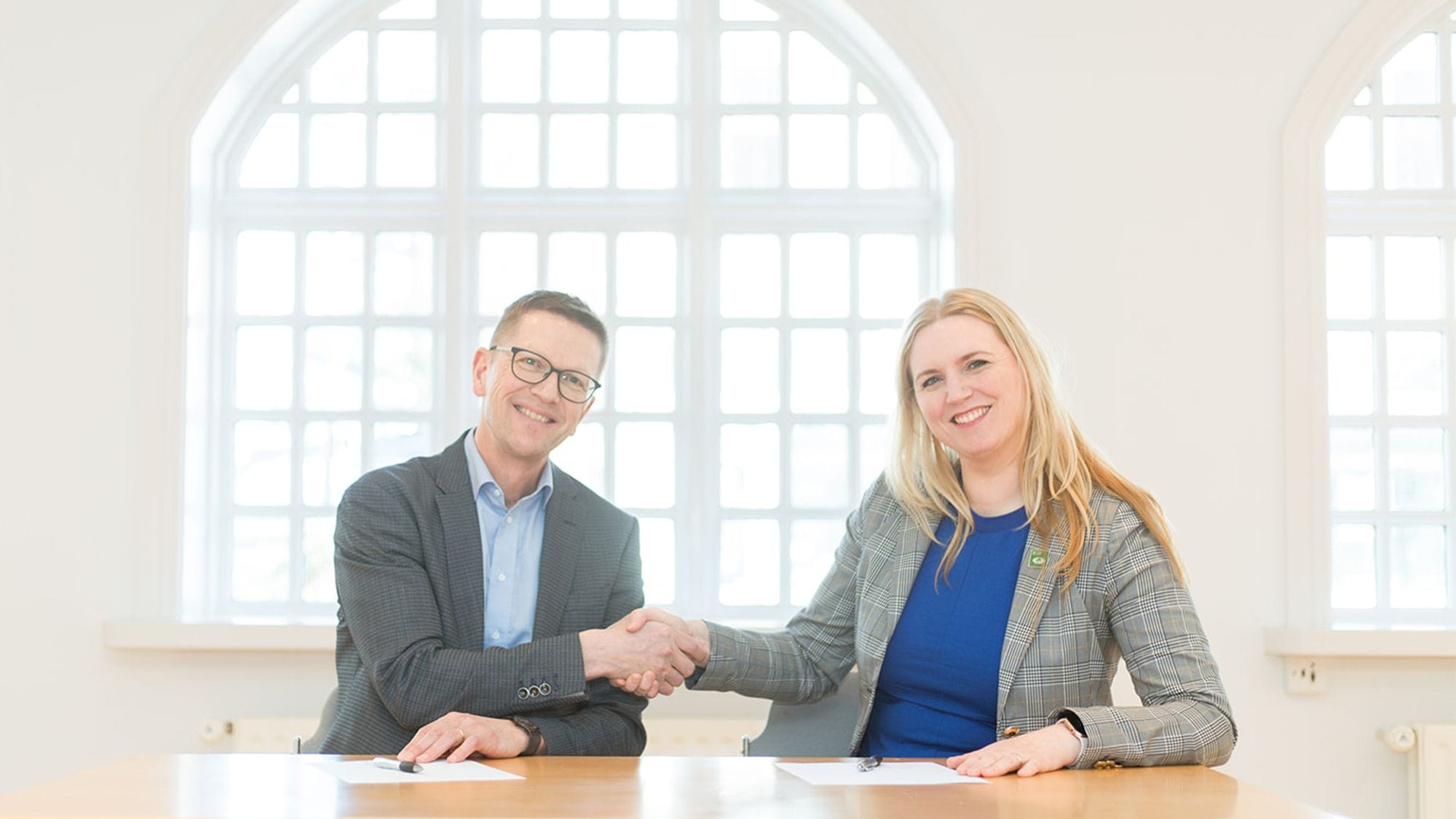 A man and a woman shaking hands