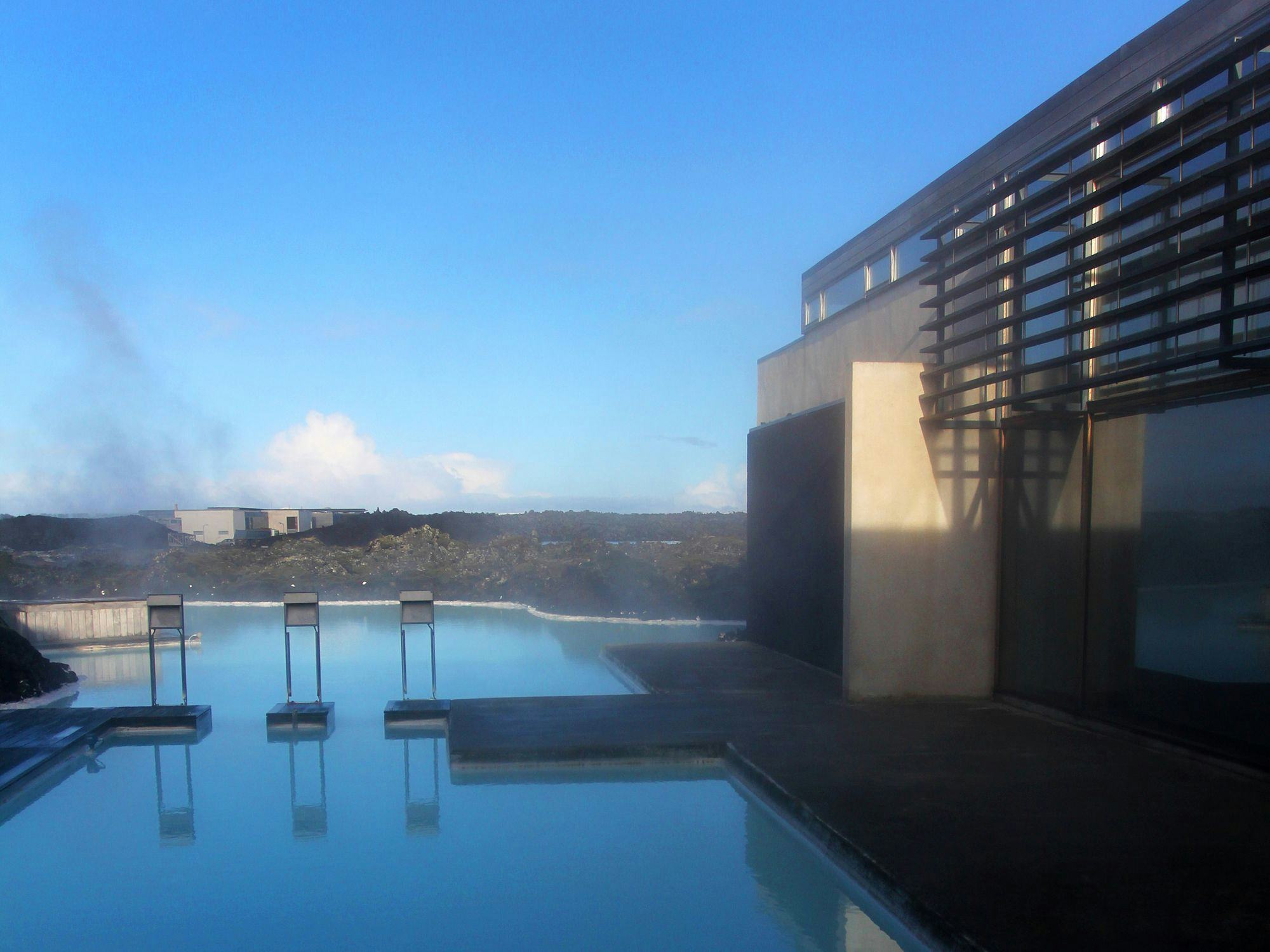 Blue geothermal pool next to a building