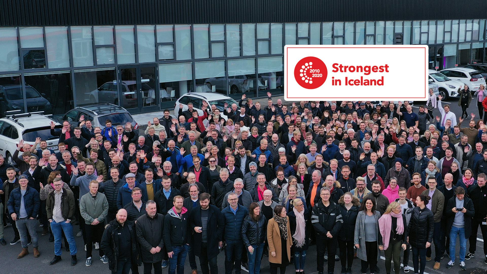 EFLA's employees in front of the headquarters in Reykjavík